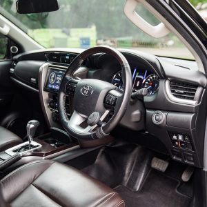 Toyota Fortuner Vrz 2.4 AT 2020 - Gambar 3