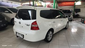 Nissan Grand Livina XV Ultimate AT 2013 - Gambar 4