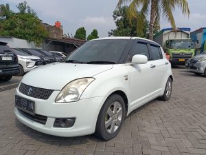 Suzuki Swift ST 1.5 mt th 2012